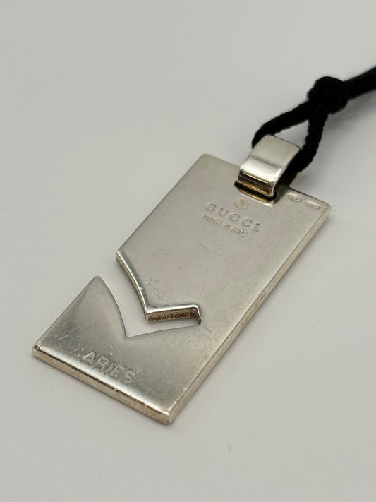 Gucci Aries Anhänger mit Band 925 Silber